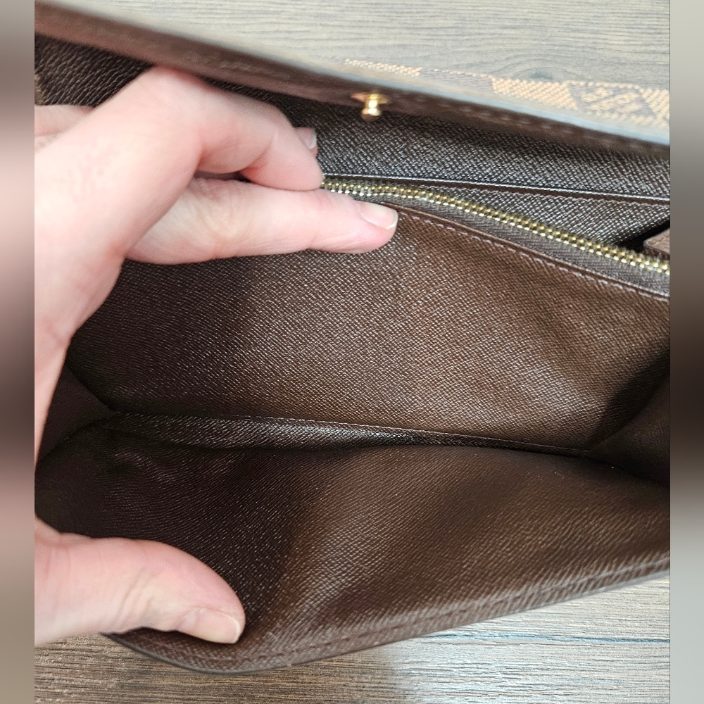 Louis Vuitton Damier Ebene Sarah Wallet - Picture 3 of 16